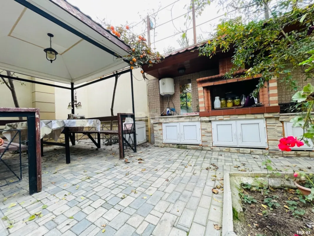 Satılır 7 otaqlı həyət evi
