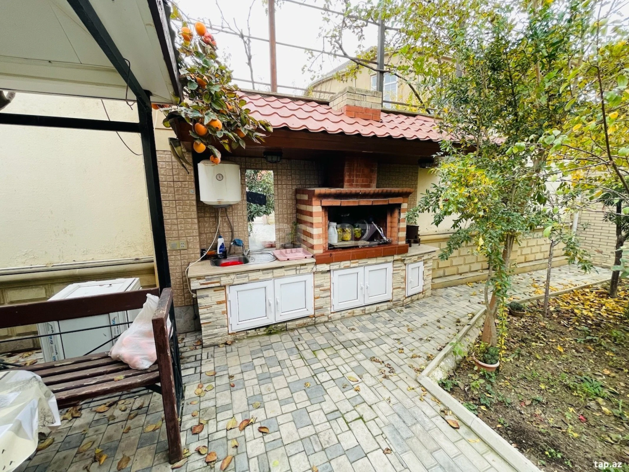 Satılır 7 otaqlı həyət evi