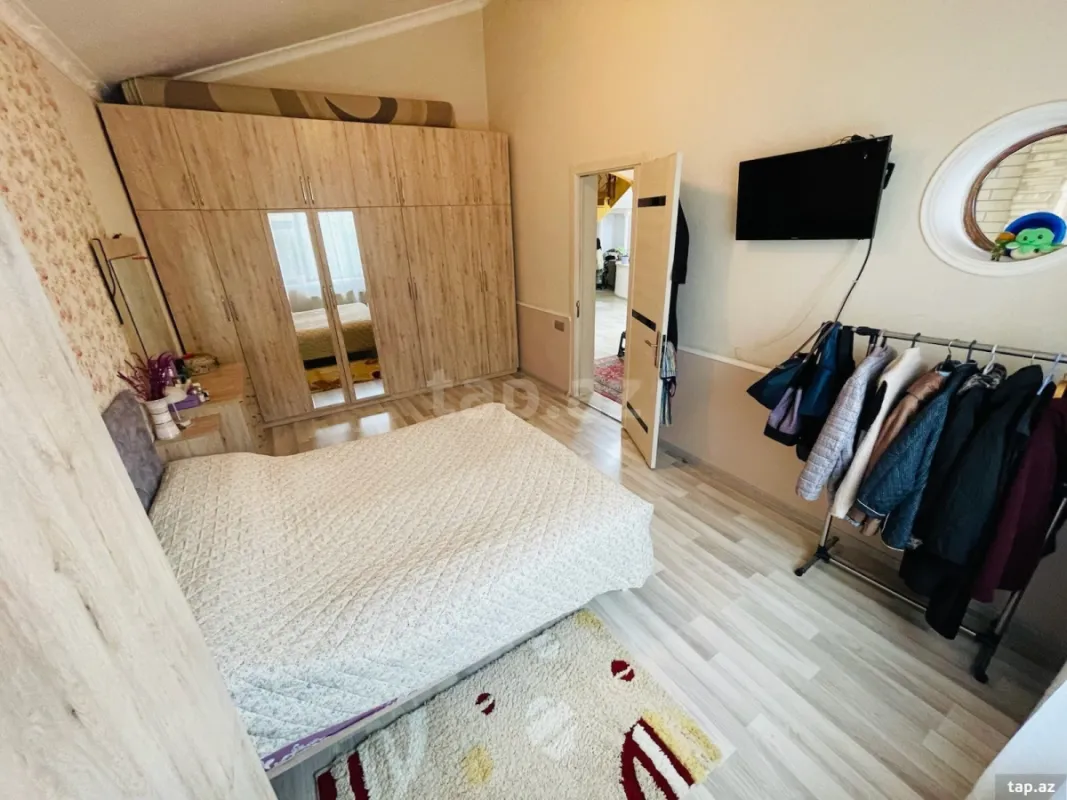 Satılır 7 otaqlı həyət evi