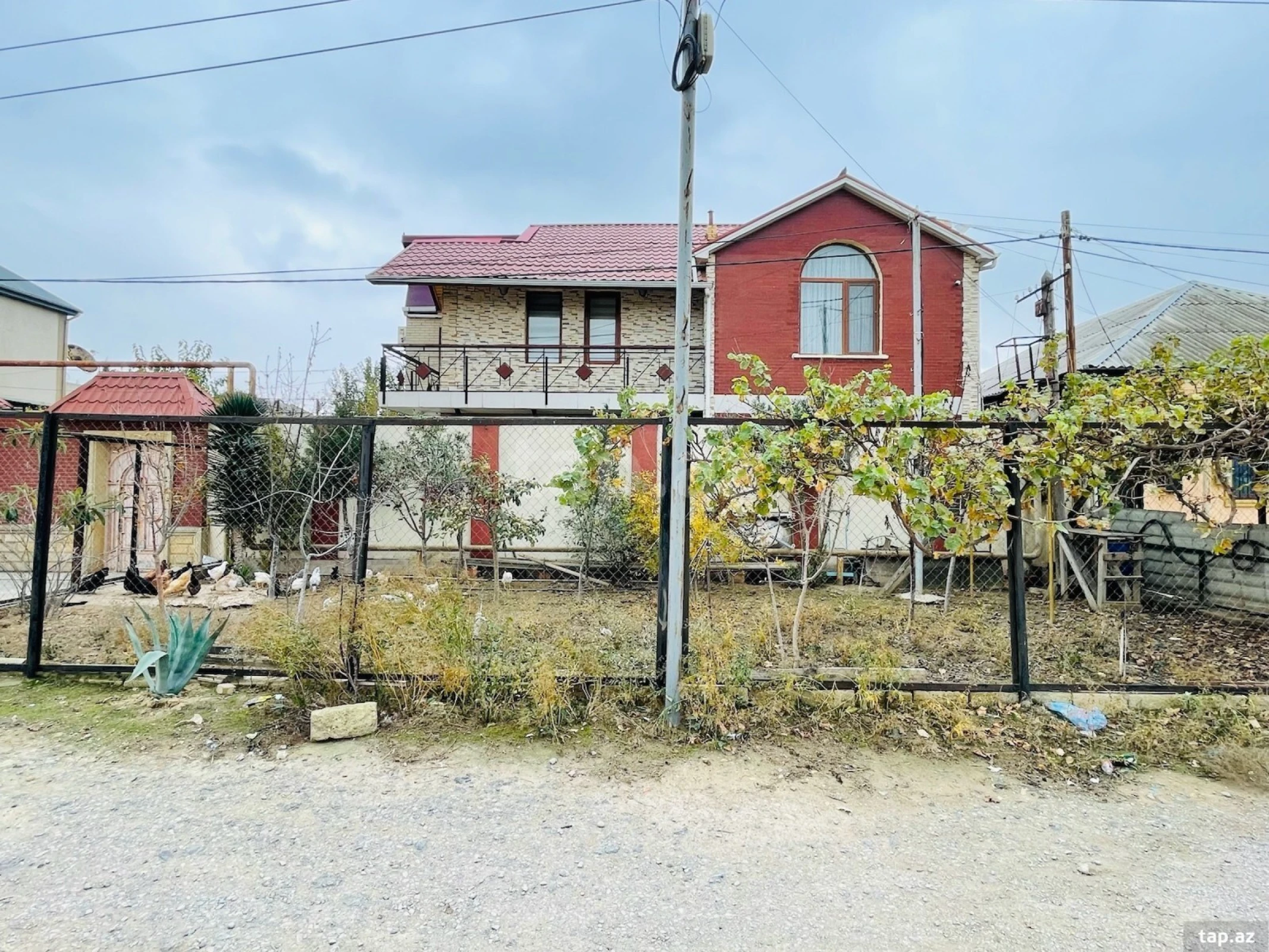 Satılır 7 otaqlı həyət evi