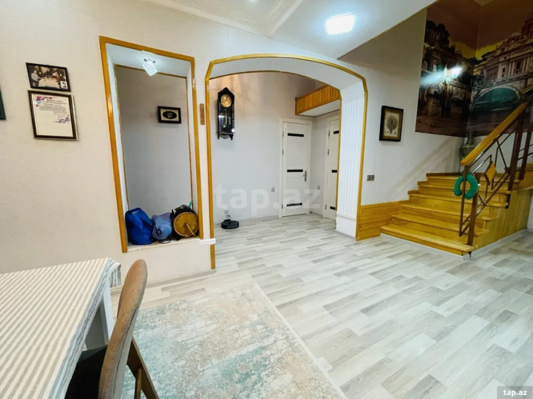 Satılır 7 otaqlı həyət evi