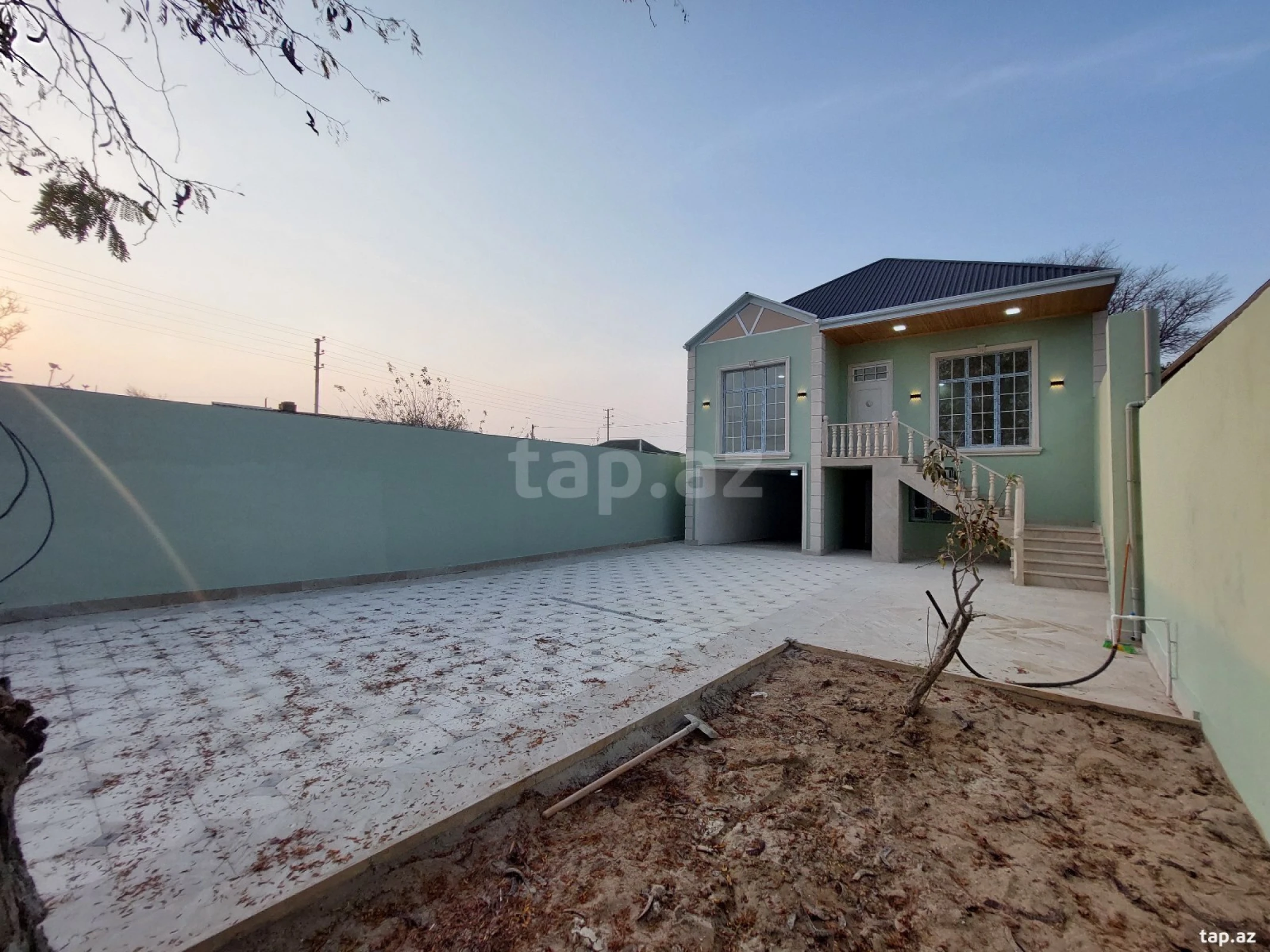 Satılır 4 otaqlı həyət evi