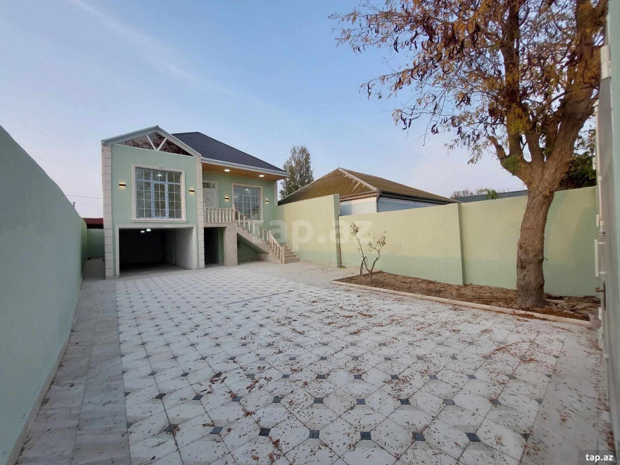 Satılır 4 otaqlı həyət evi