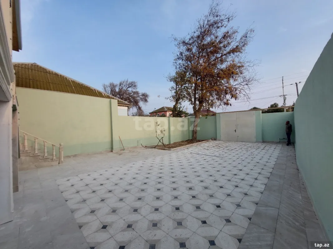 Satılır 4 otaqlı həyət evi