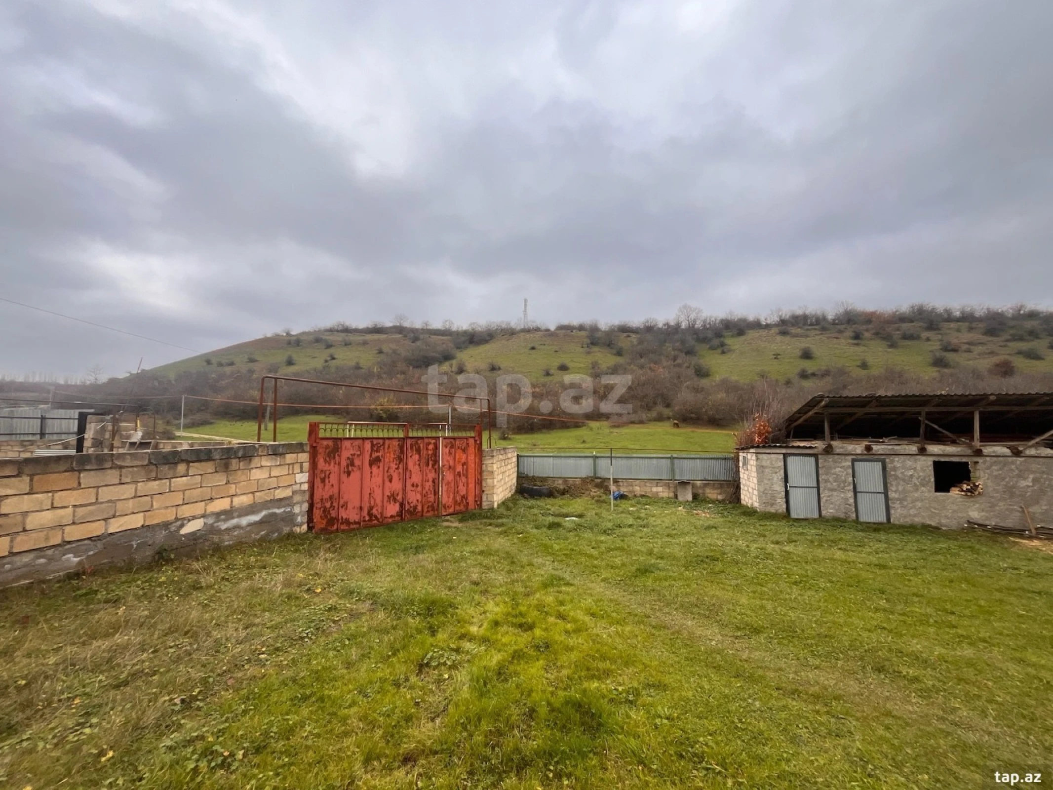 Satılır 4 otaqlı həyət evi