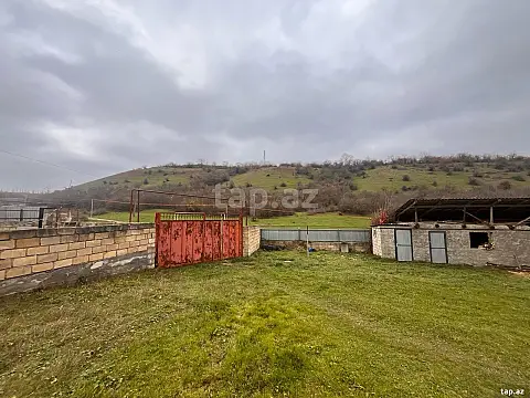 Satılır 4 otaqlı həyət evi