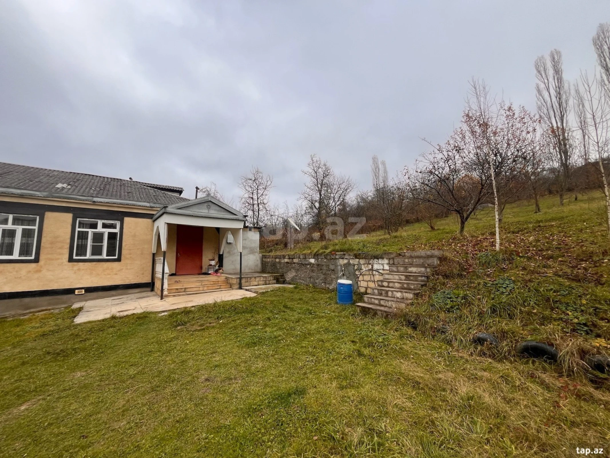 Satılır 4 otaqlı həyət evi