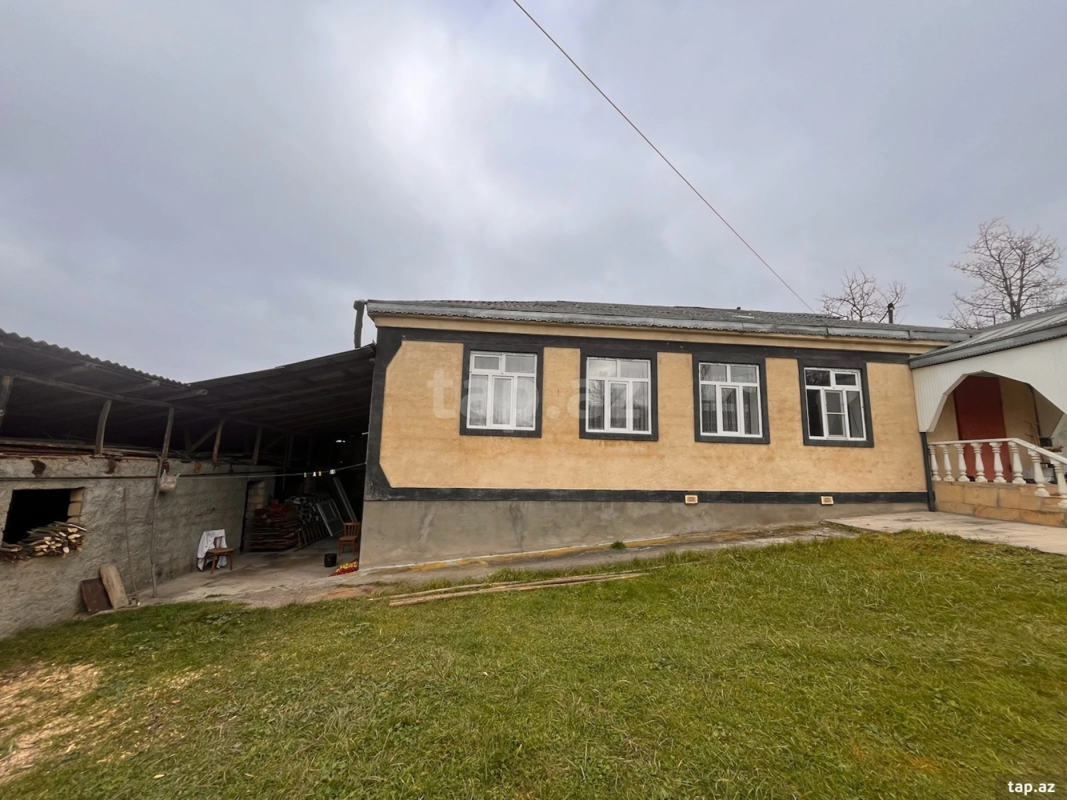 Satılır 4 otaqlı həyət evi