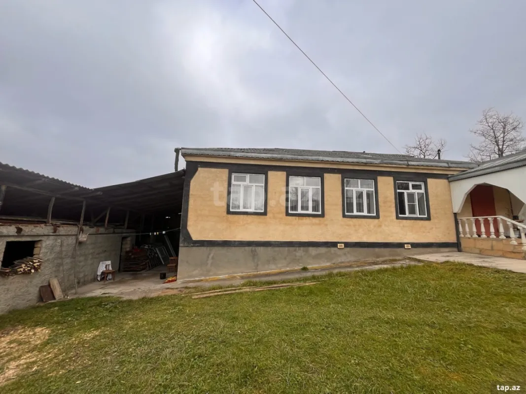 Satılır 4 otaqlı həyət evi