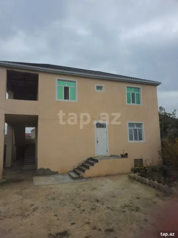 Satılır 6 otaqlı həyət evi 200 m²