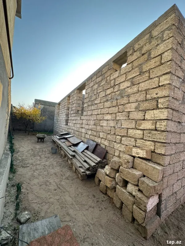 Satılır 5 otaqlı həyət evi