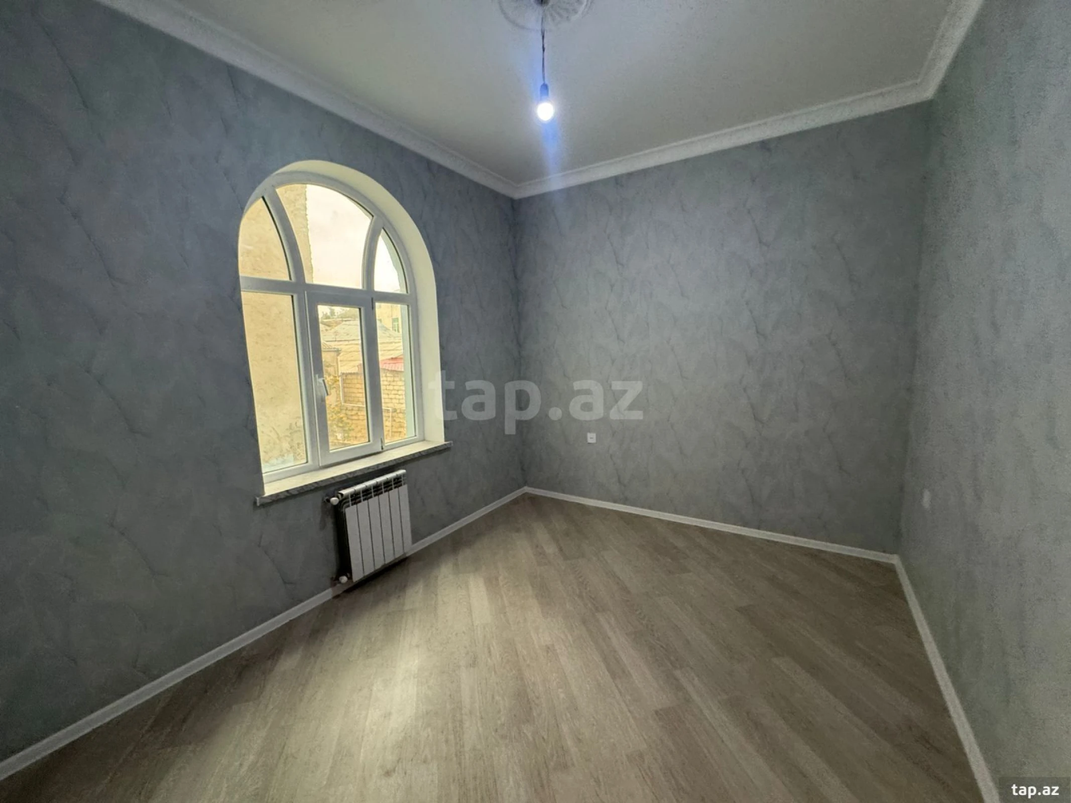 Satılır 6 otaqlı həyət evi