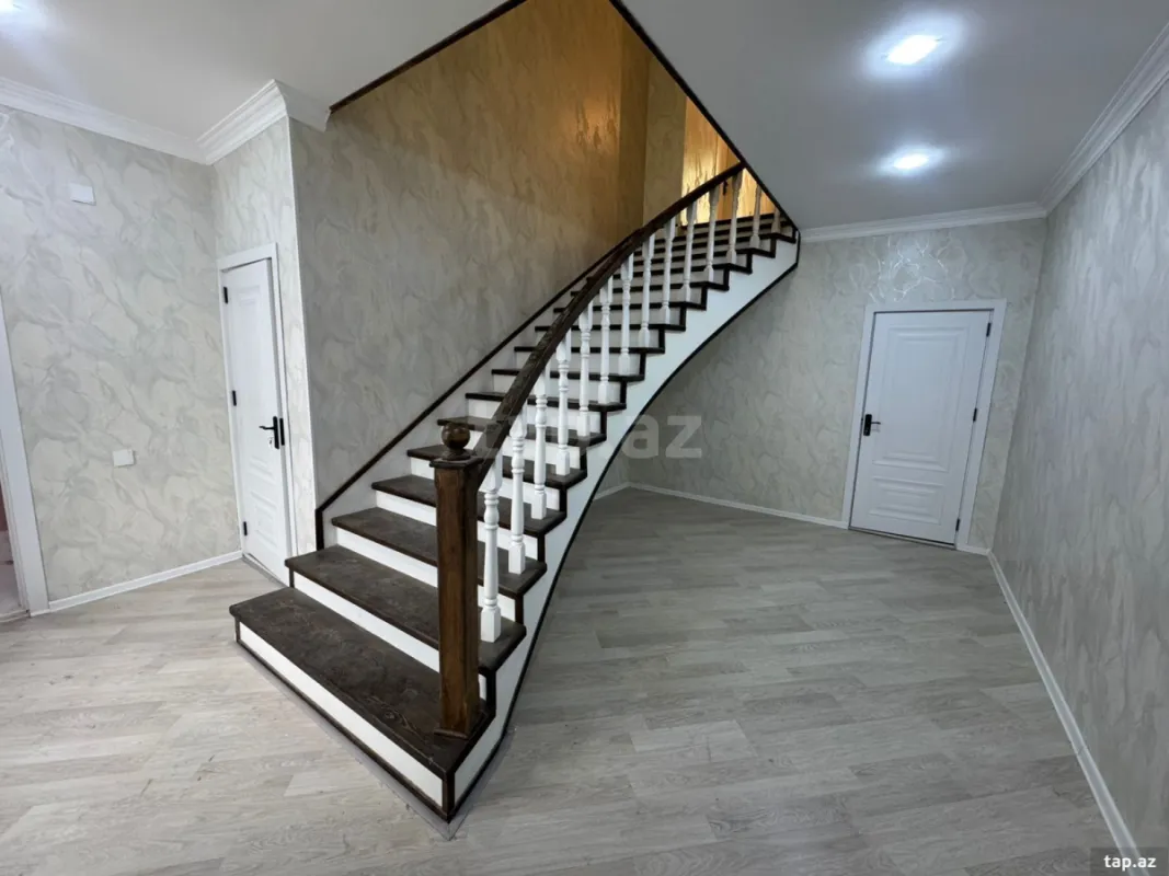 Satılır 6 otaqlı həyət evi