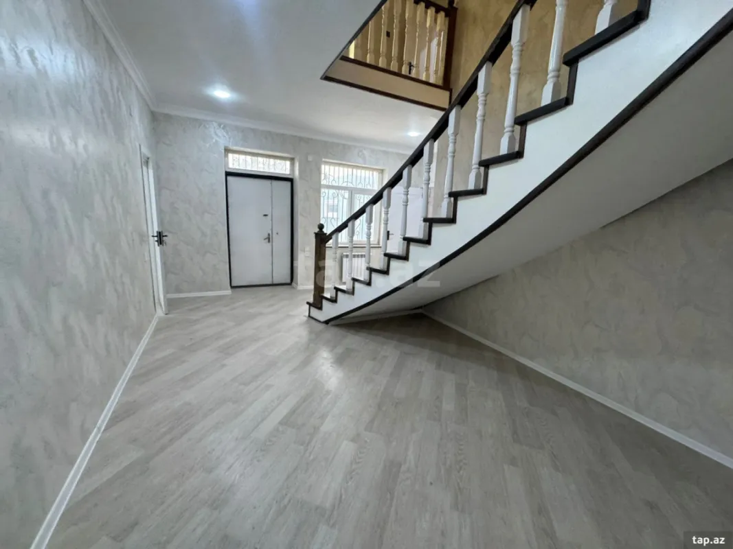 Satılır 6 otaqlı həyət evi