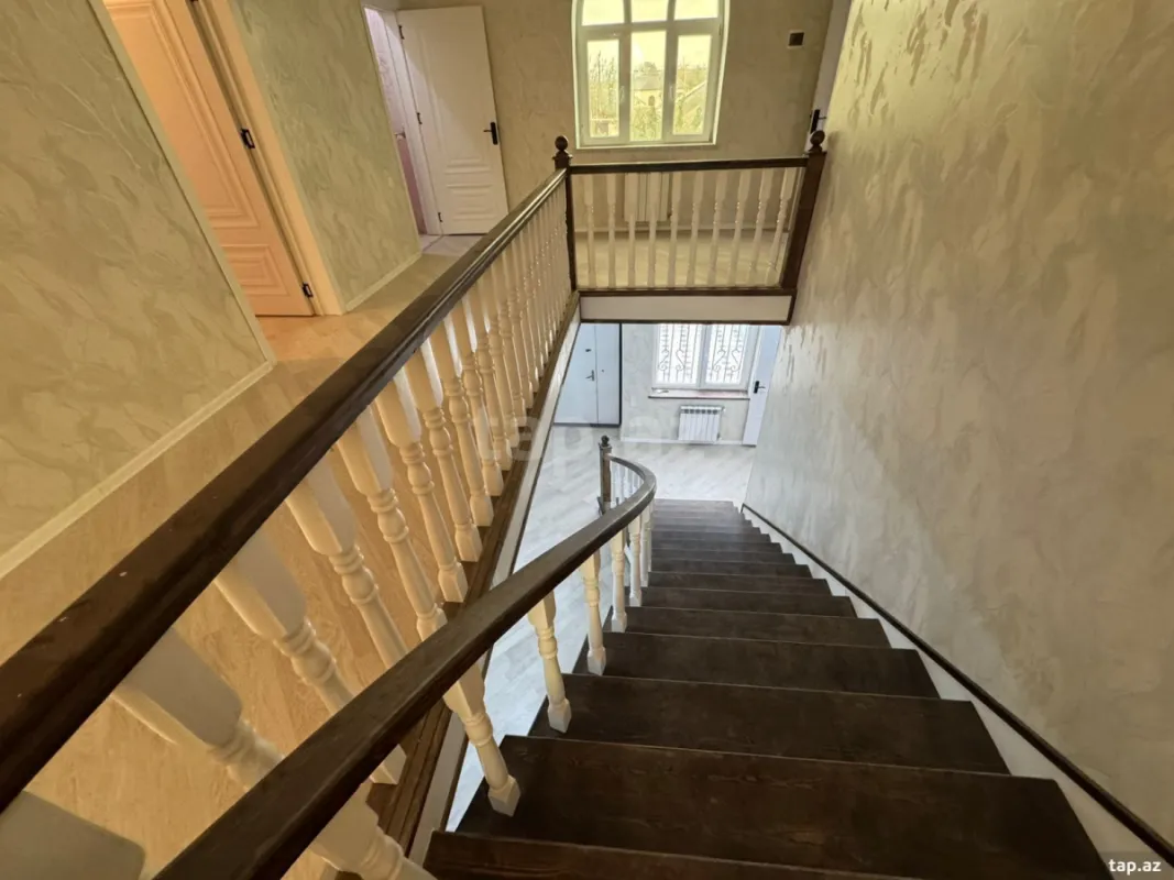 Satılır 6 otaqlı həyət evi