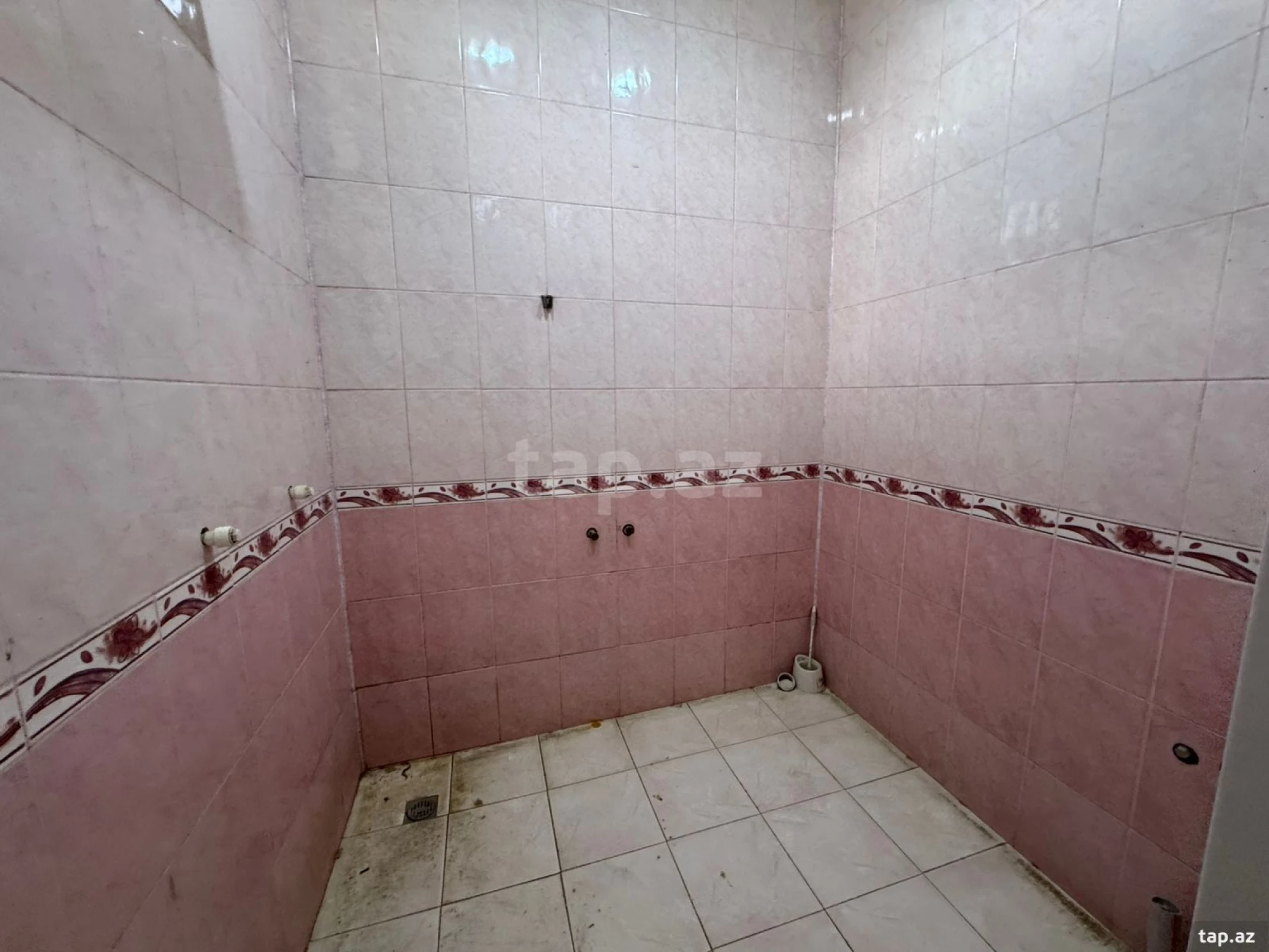 Satılır 6 otaqlı həyət evi