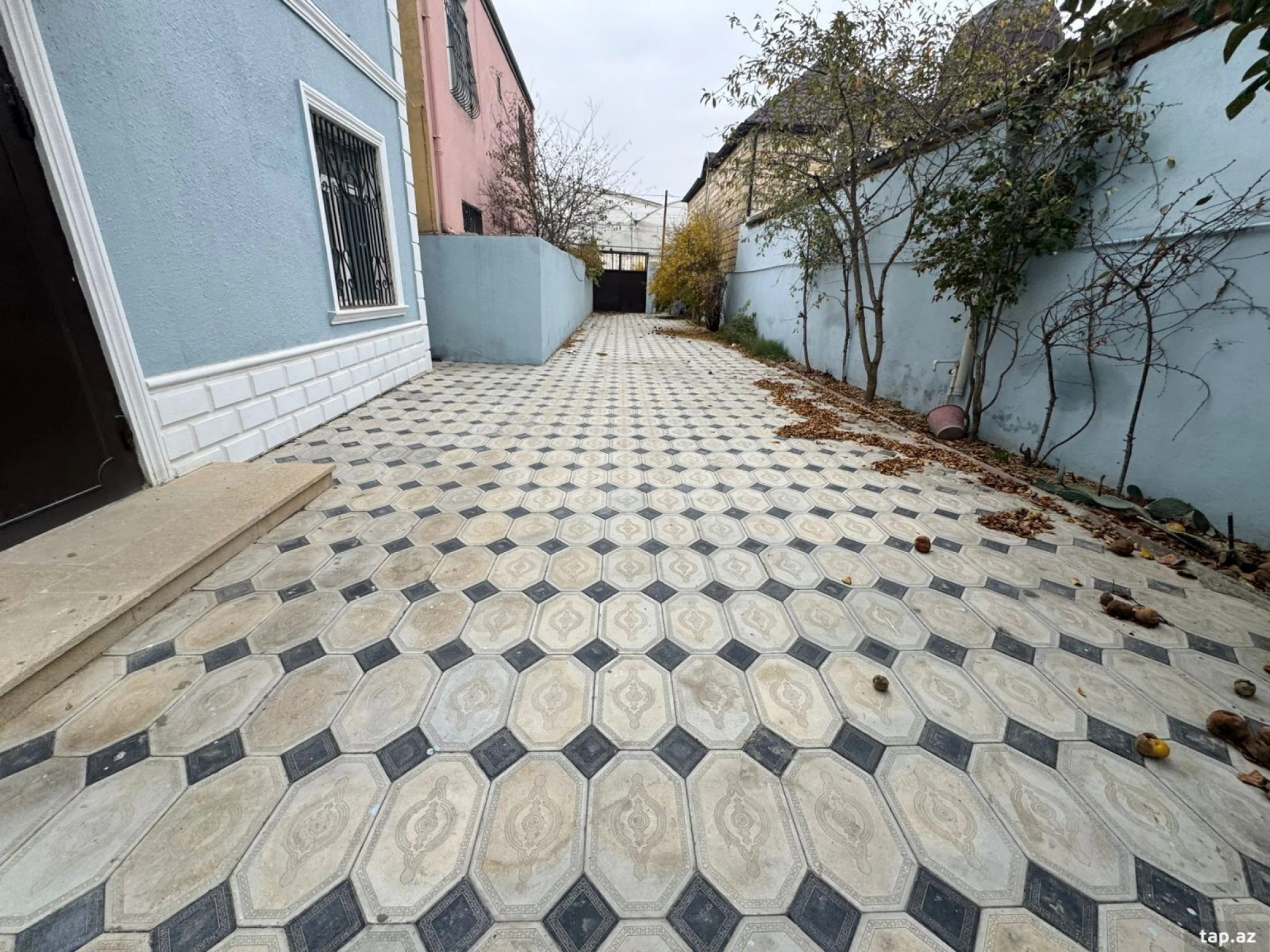 Satılır 6 otaqlı həyət evi