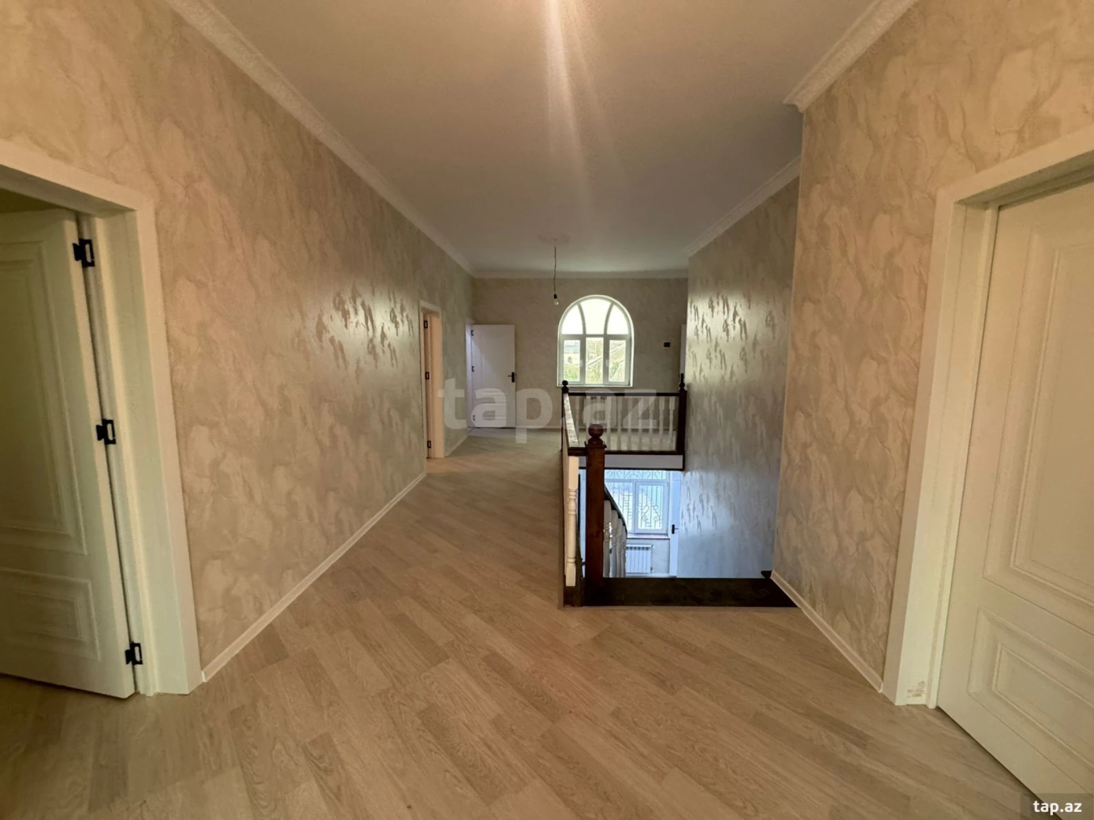 Satılır 6 otaqlı həyət evi