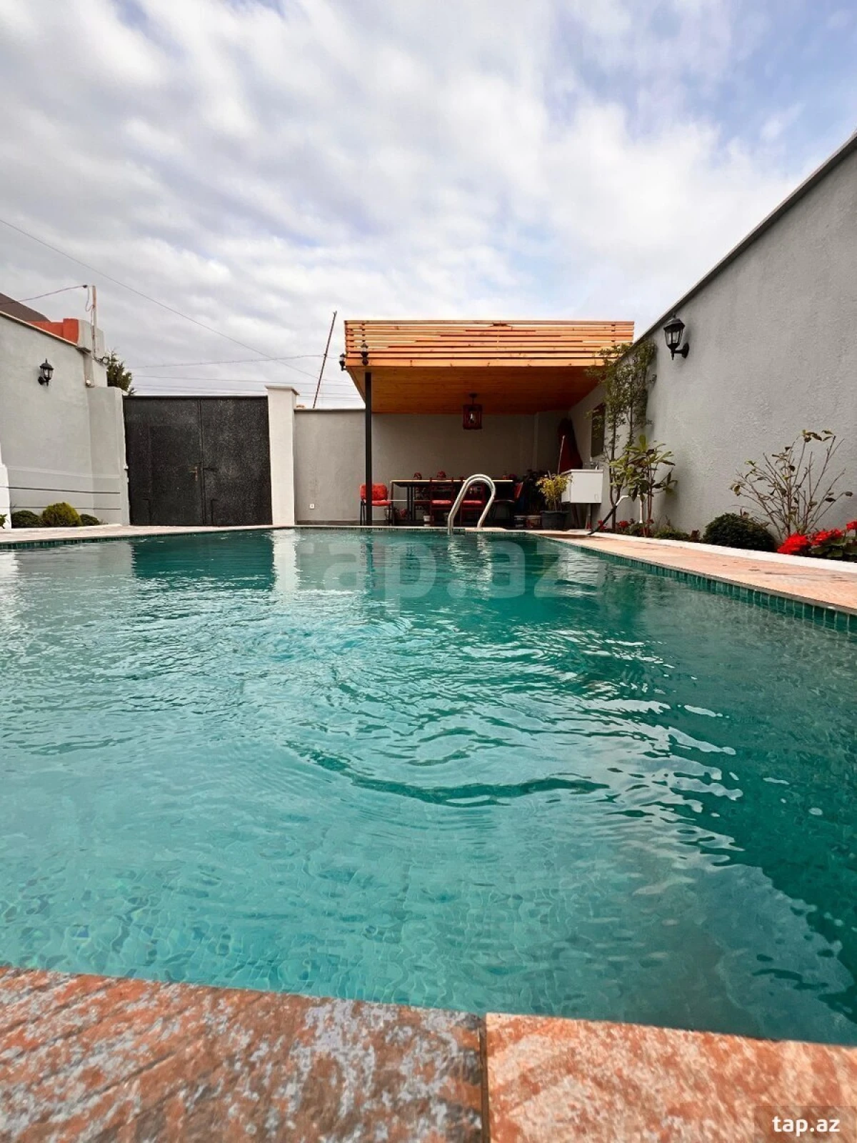 Kirayə verilir 4 otaqlı həyət evi 150 m²