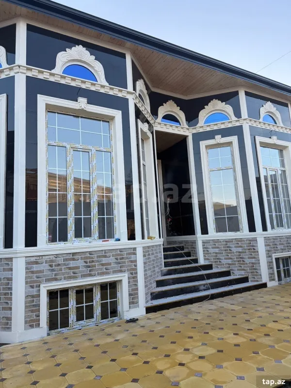 Satılır 4 otaqlı həyət evi 200 m²