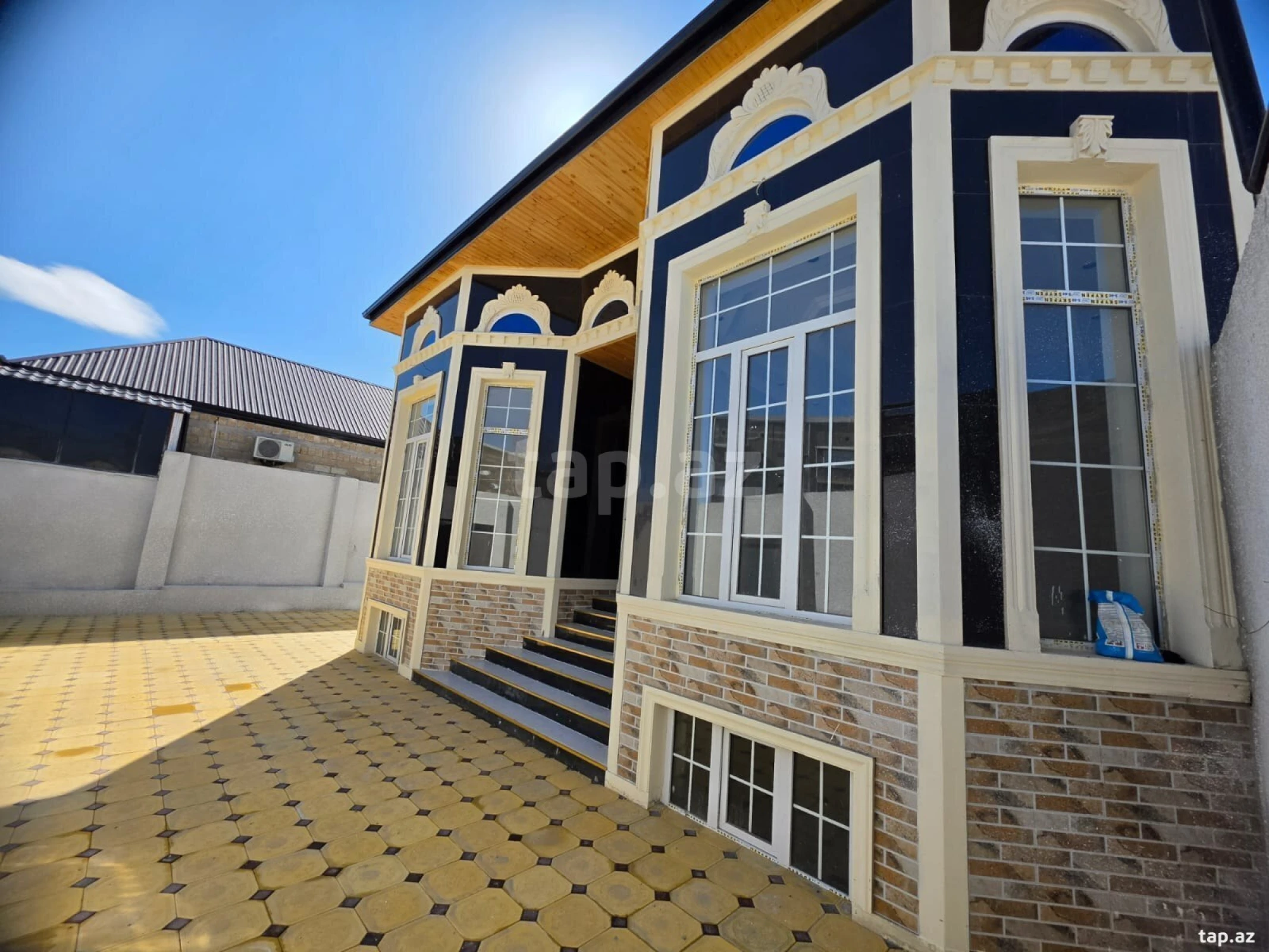 Satılır 4 otaqlı həyət evi 200 m²