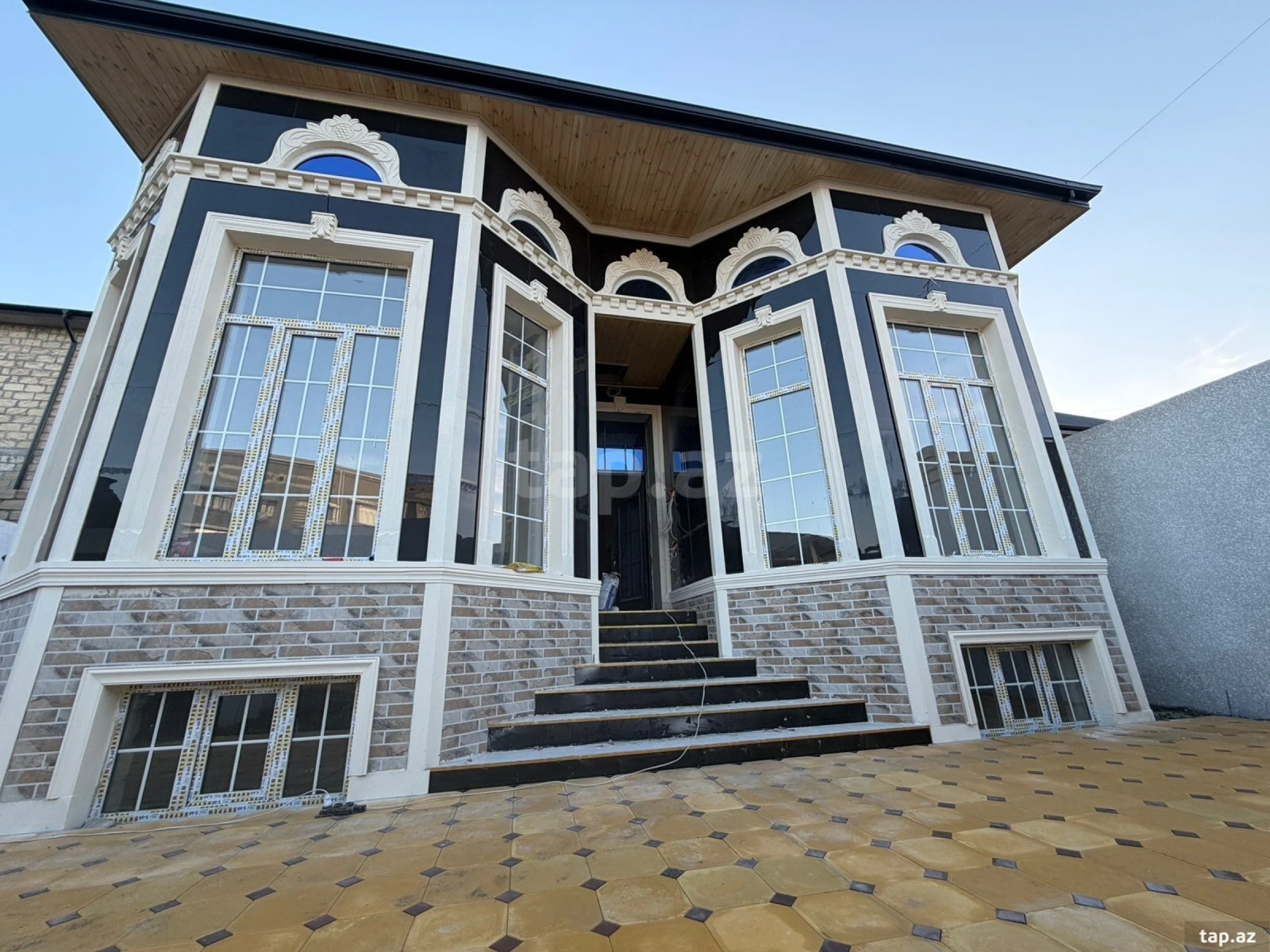 Satılır 4 otaqlı həyət evi 200 m²