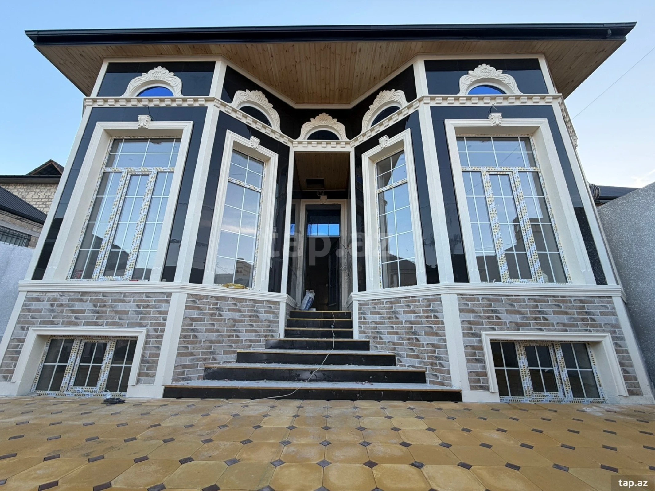 Satılır 4 otaqlı həyət evi 200 m²