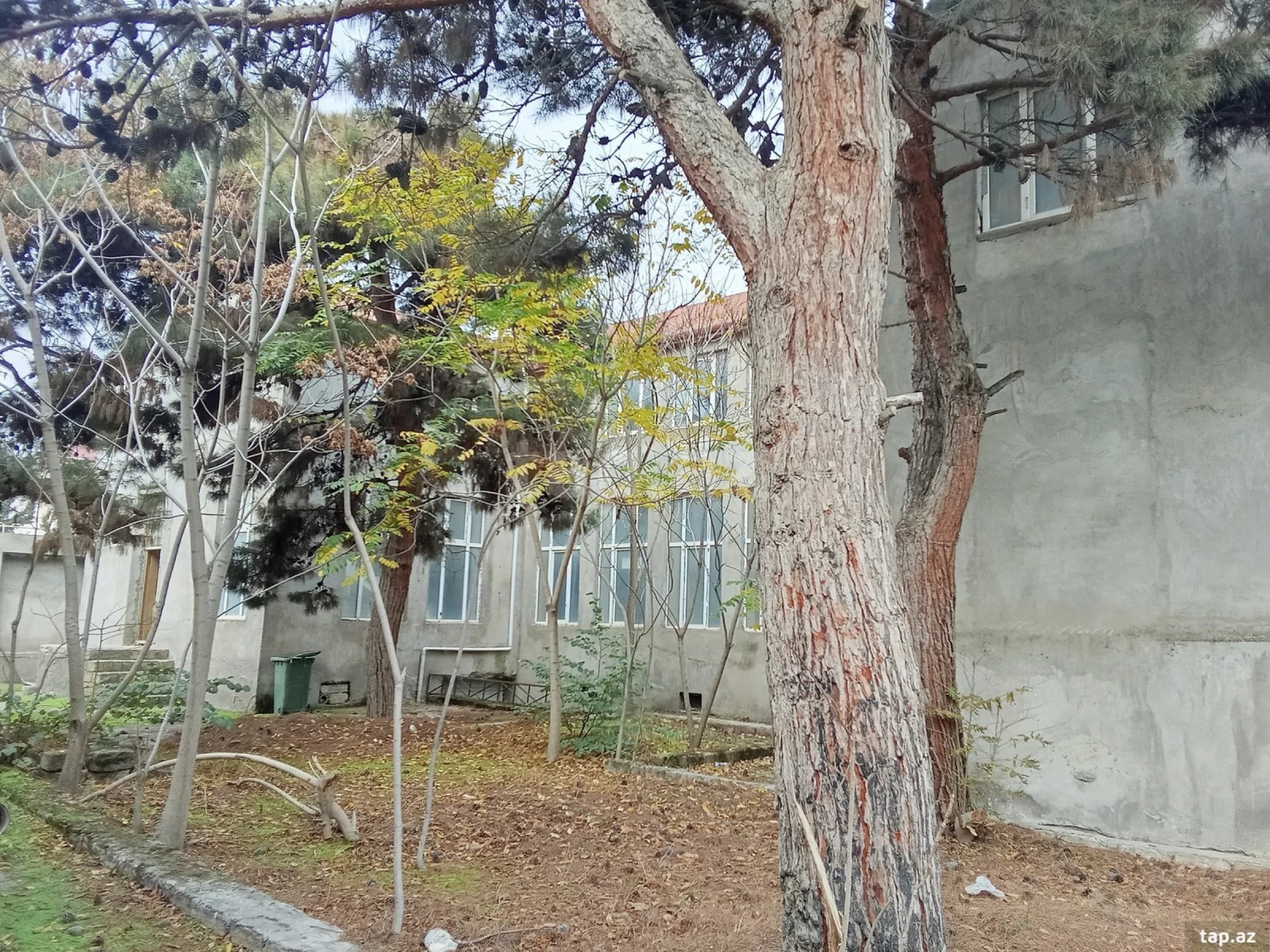 Satılır 6 otaqlı həyət evi