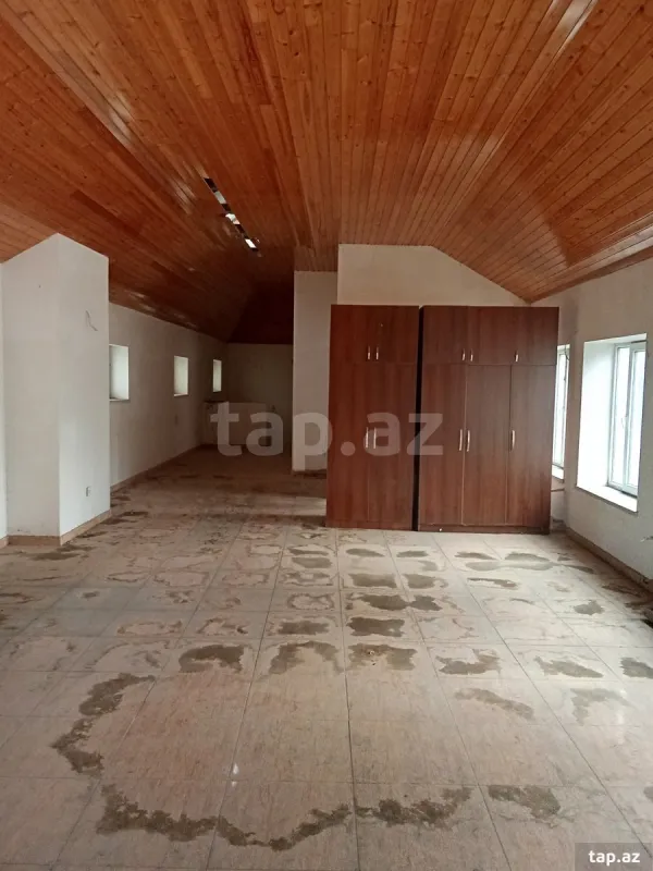 Satılır 6 otaqlı həyət evi