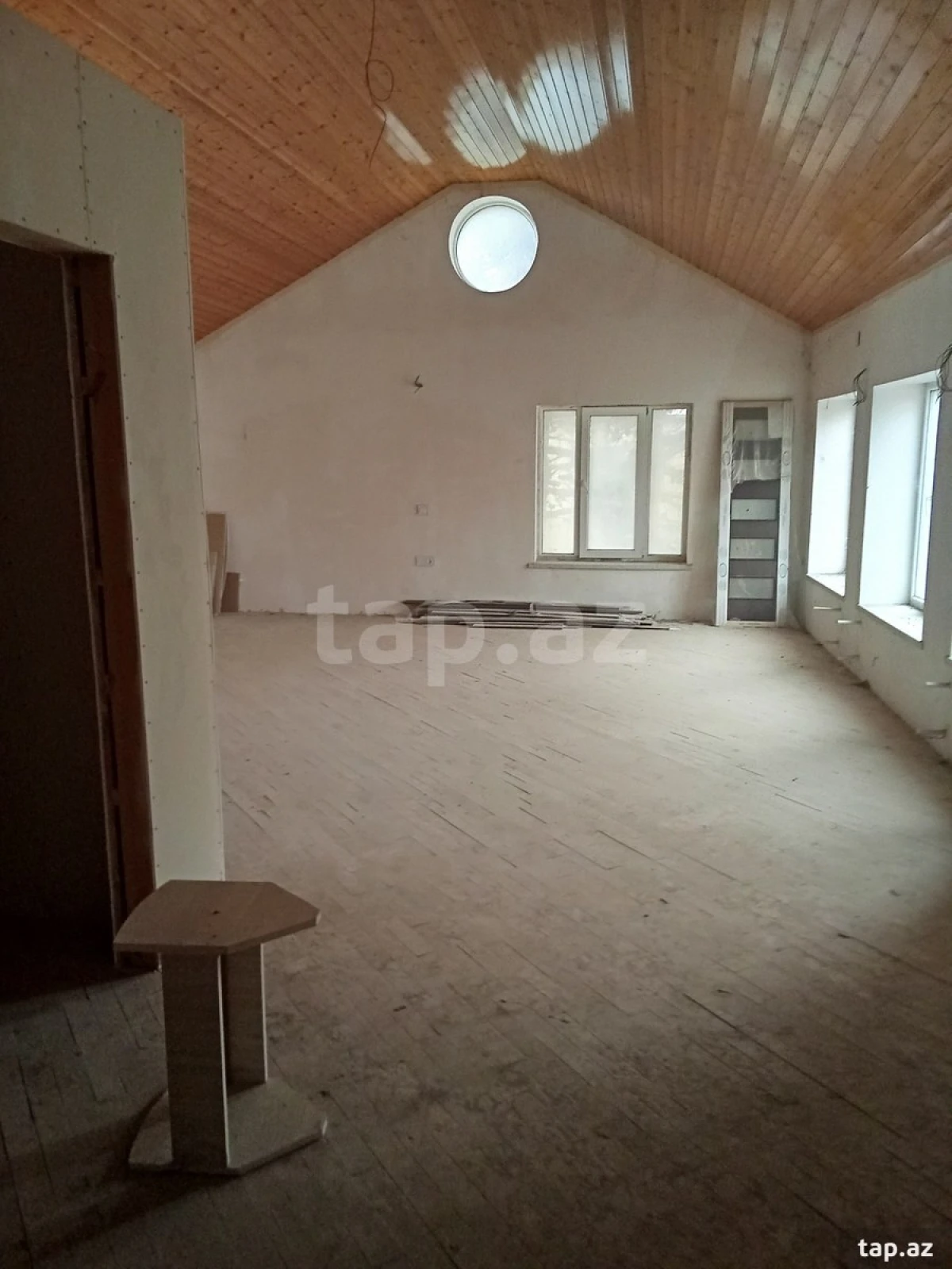 Satılır 6 otaqlı həyət evi