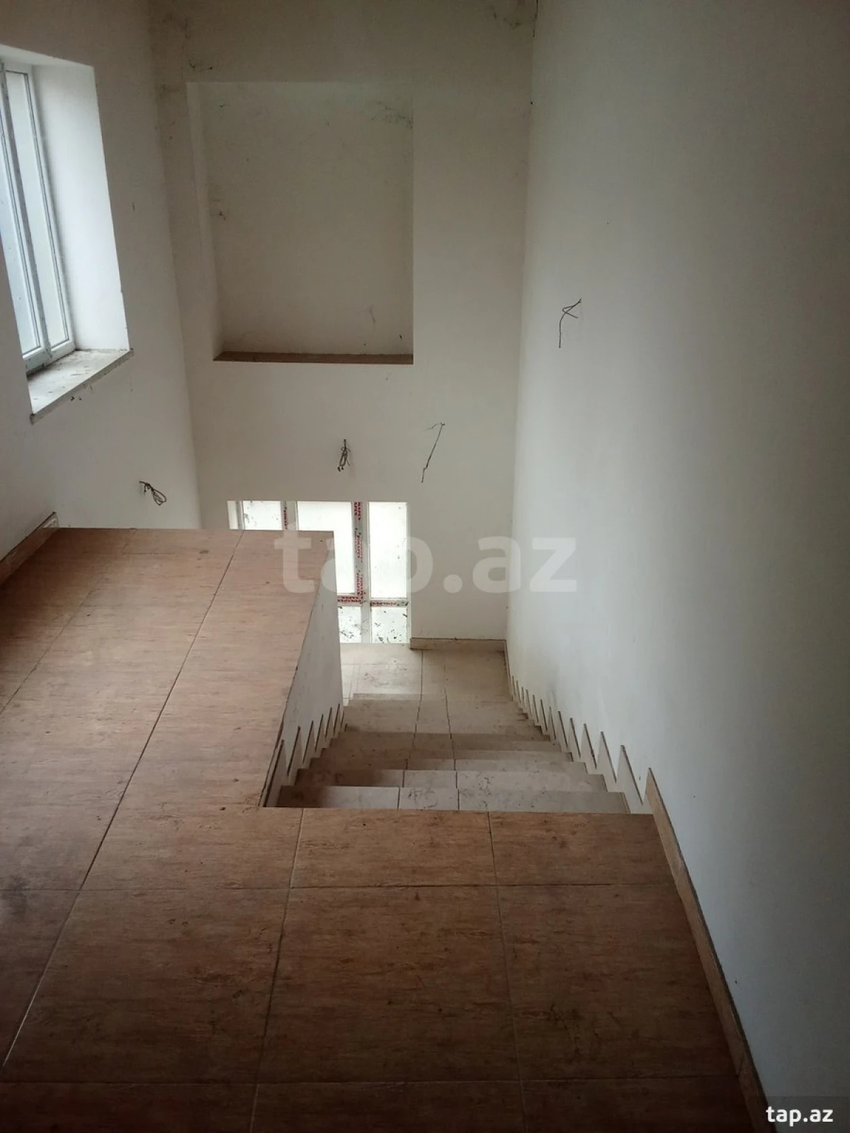 Satılır 6 otaqlı həyət evi