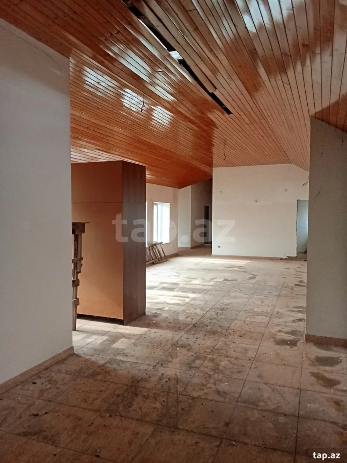 Satılır 6 otaqlı həyət evi