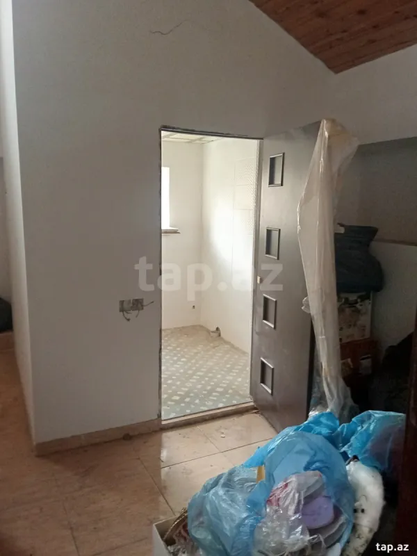 Satılır 6 otaqlı həyət evi