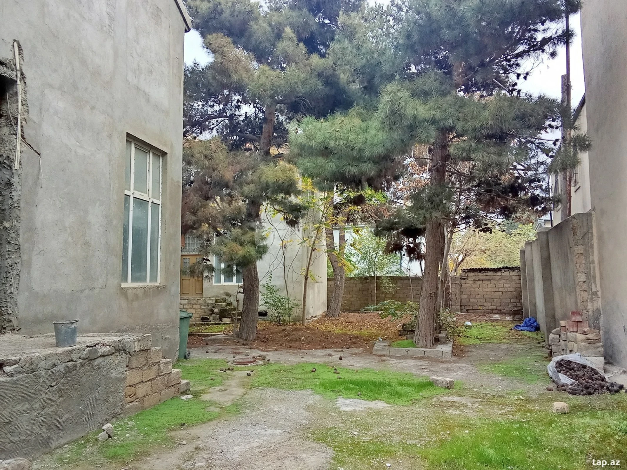 Satılır 6 otaqlı həyət evi