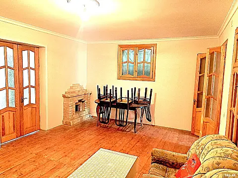 Satılır 11 otaqlı həyət evi 362 m²