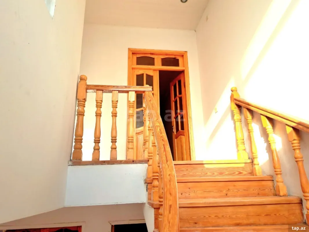 Satılır 11 otaqlı həyət evi 362 m²
