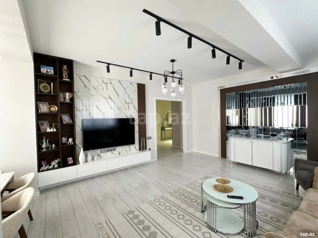 Kirayə verilir 3 otaqlı yeni tikili 150 m²