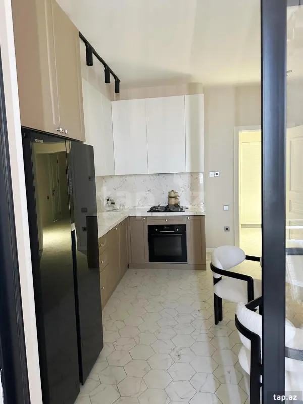 Kirayə verilir 3 otaqlı yeni tikili 150 m²