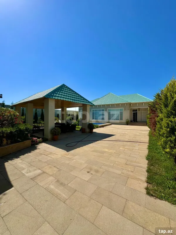 Satılır 4 otaqlı həyət evi