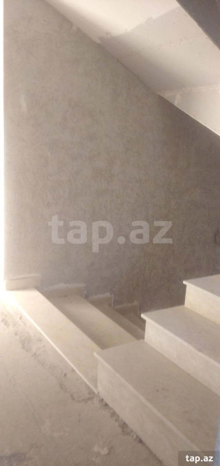 Satılır 7 otaqlı həyət evi