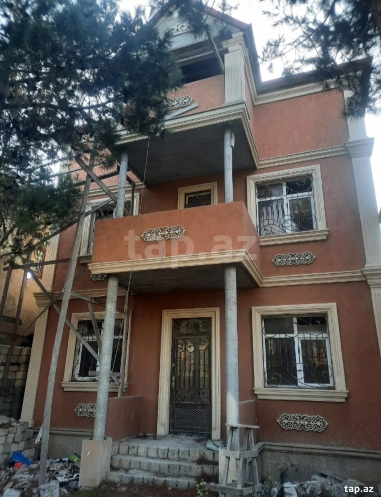 Satılır 7 otaqlı həyət evi