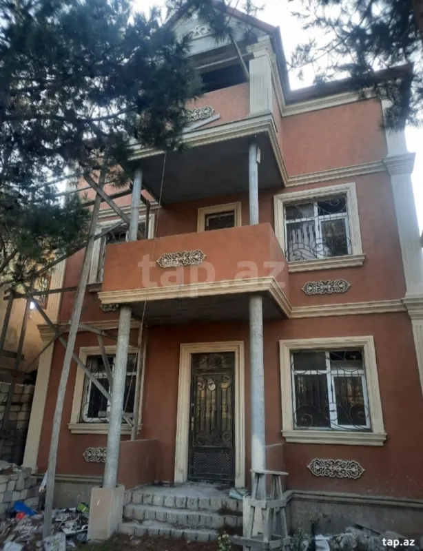 Satılır 7 otaqlı həyət evi
