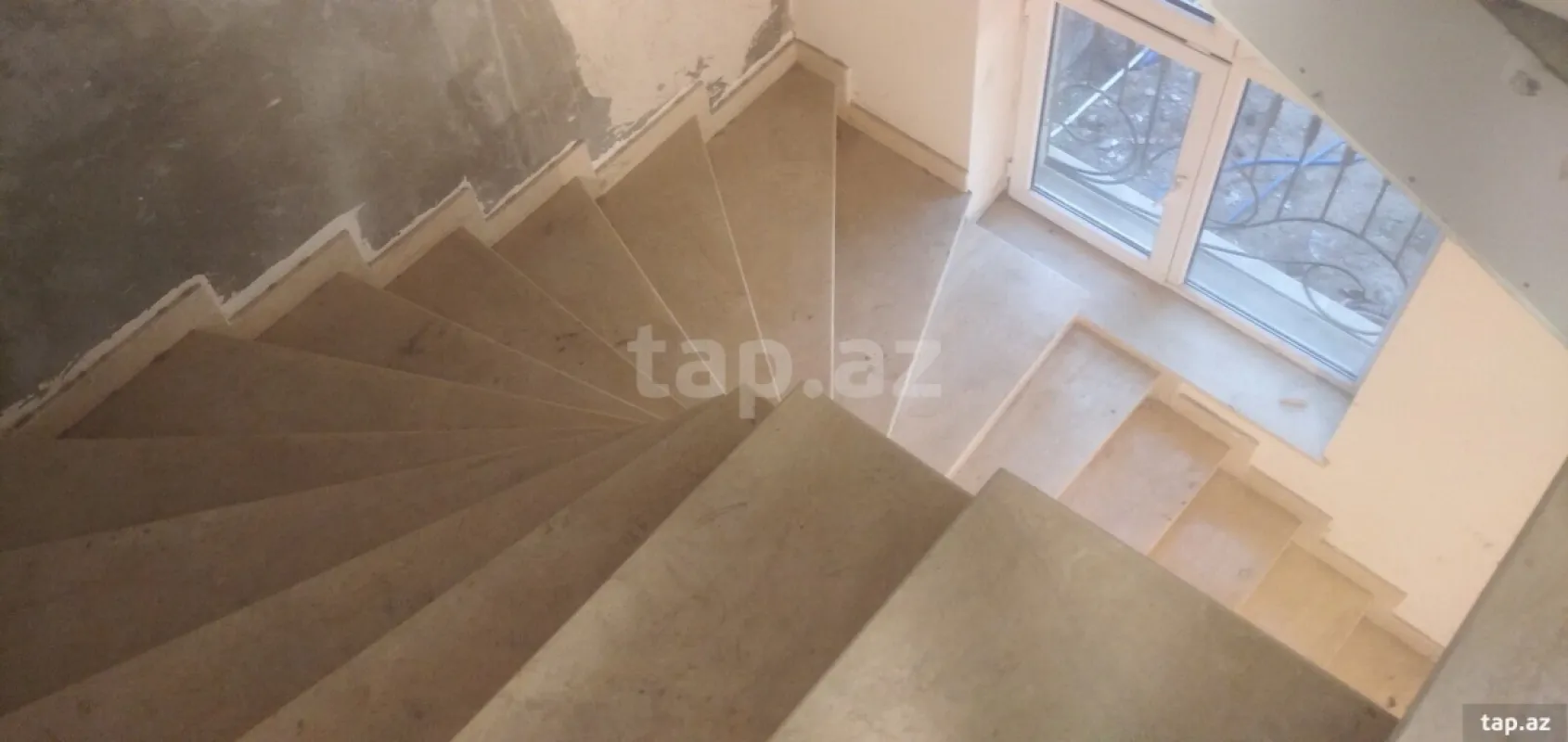 Satılır 7 otaqlı həyət evi