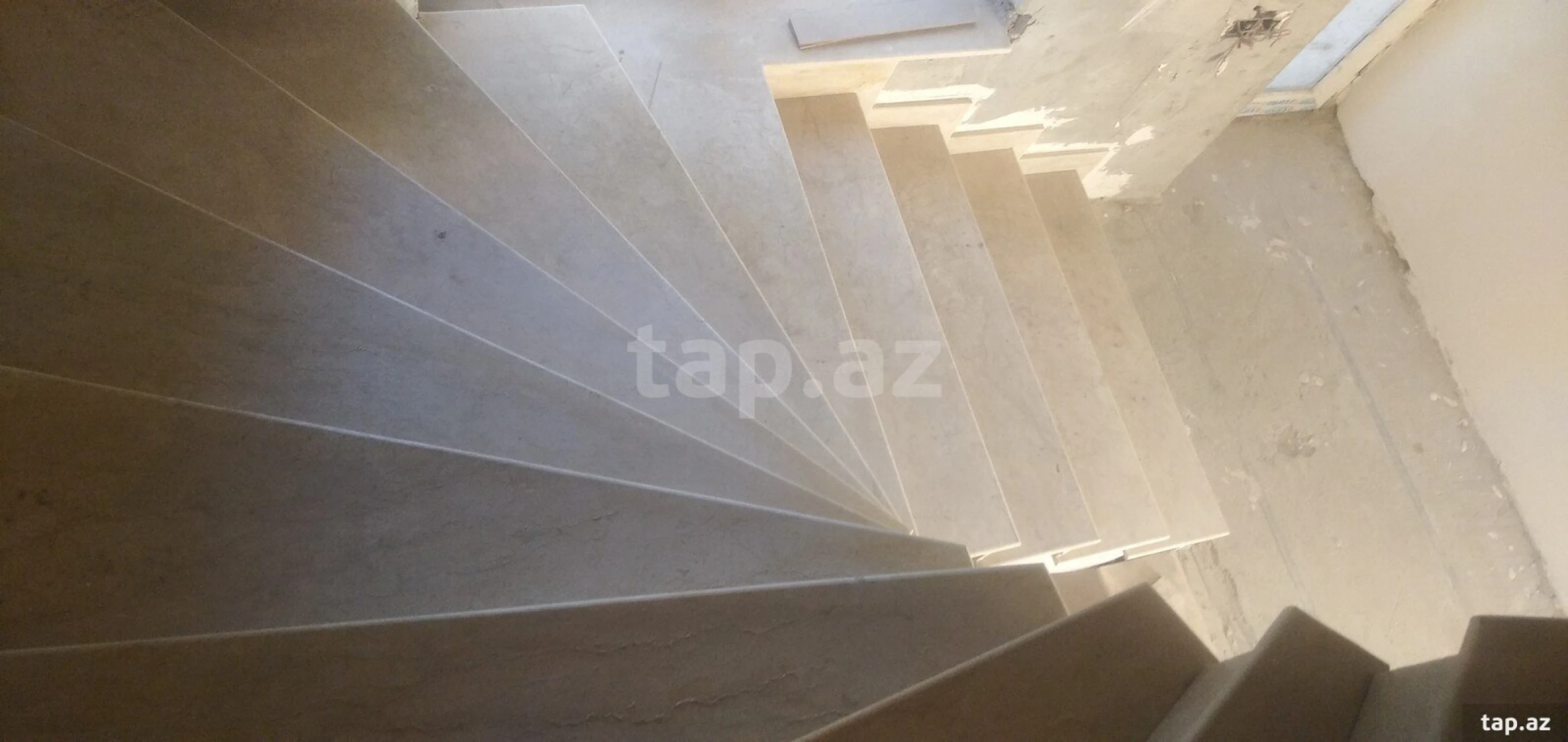 Satılır 7 otaqlı həyət evi