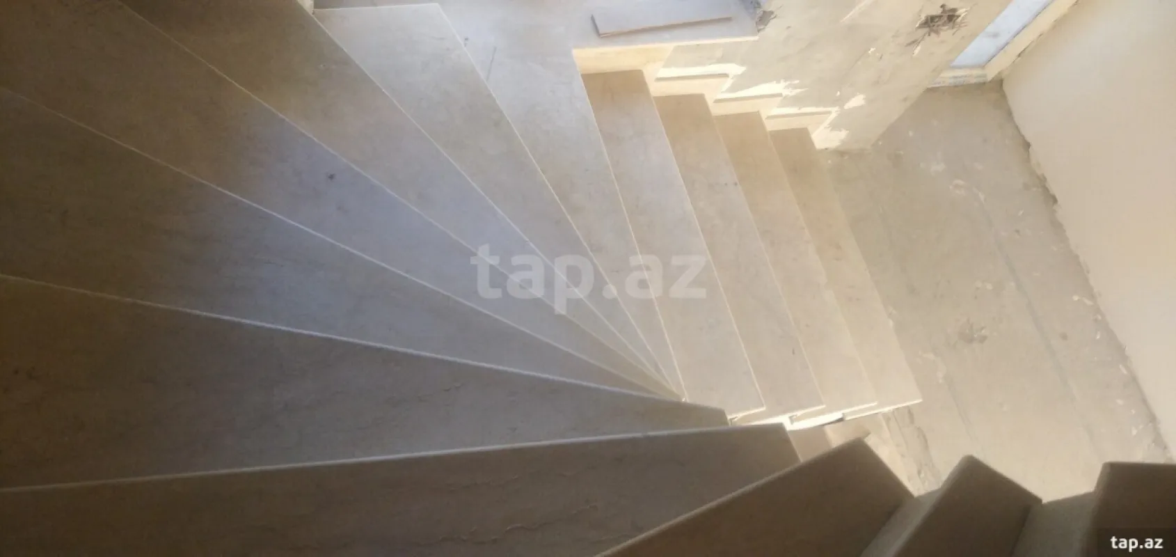 Satılır 7 otaqlı həyət evi