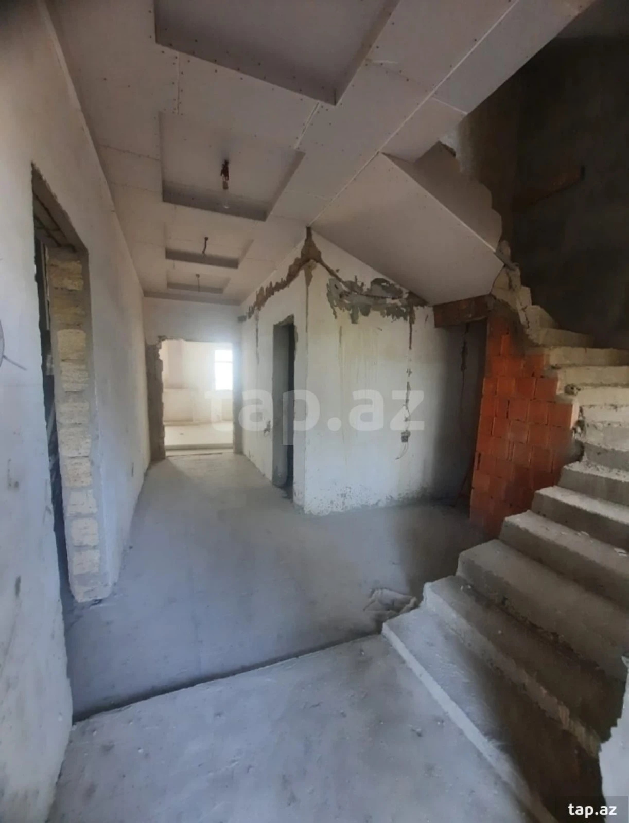 Satılır 7 otaqlı həyət evi