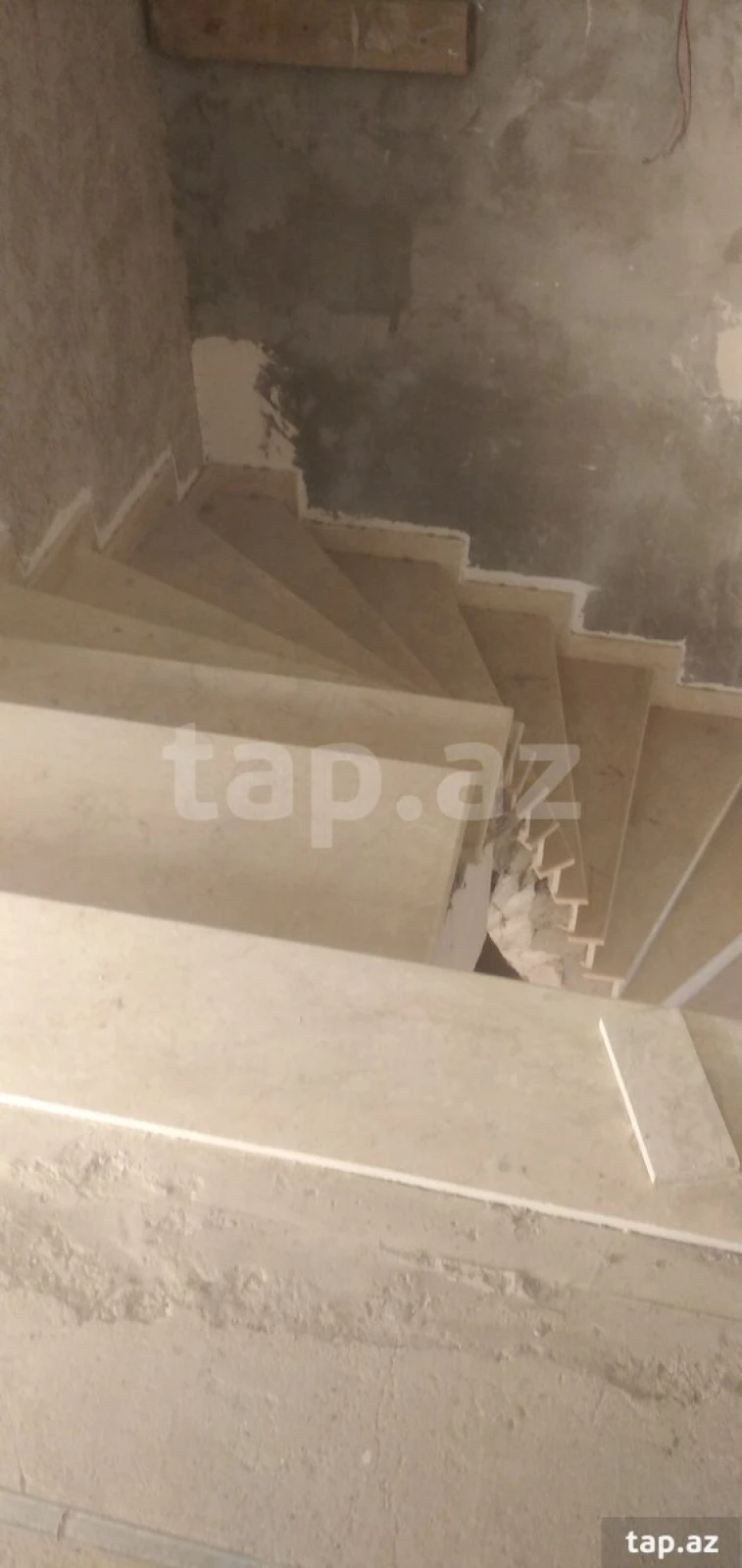 Satılır 7 otaqlı həyət evi