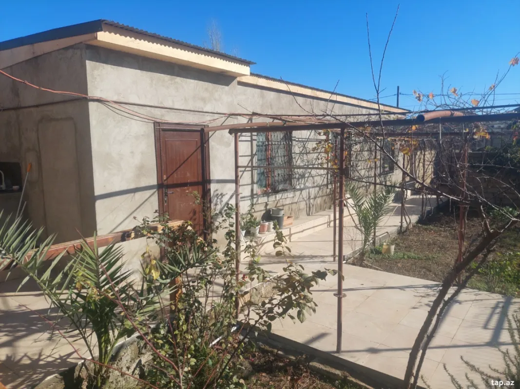 Satılır 5 otaqlı həyət evi