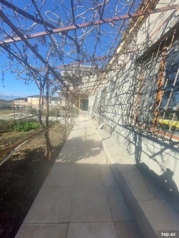 Satılır 5 otaqlı həyət evi