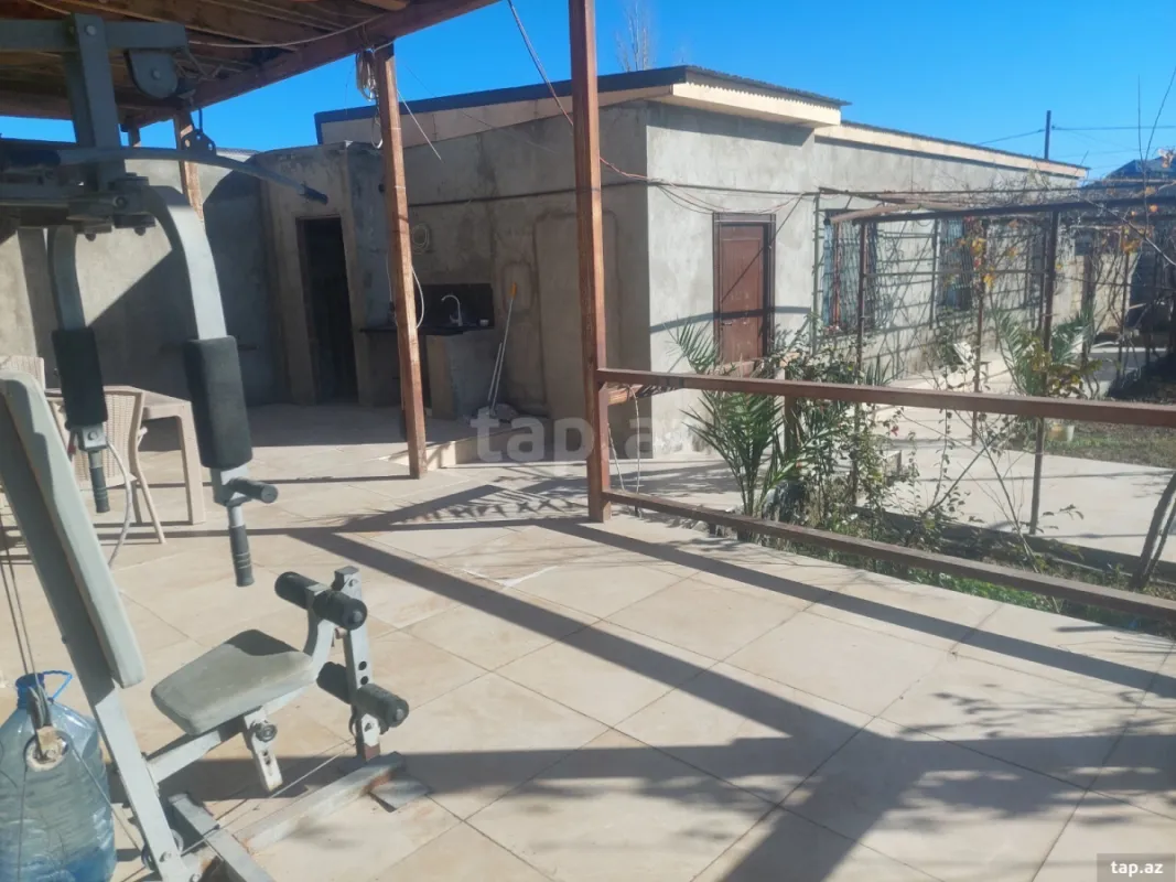 Satılır 5 otaqlı həyət evi